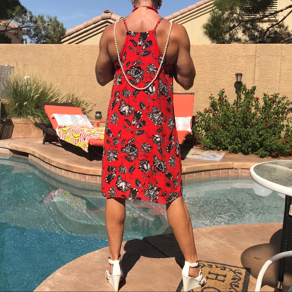 Vince Camuto Red Floral racer back Dress - Picture 2 of 8